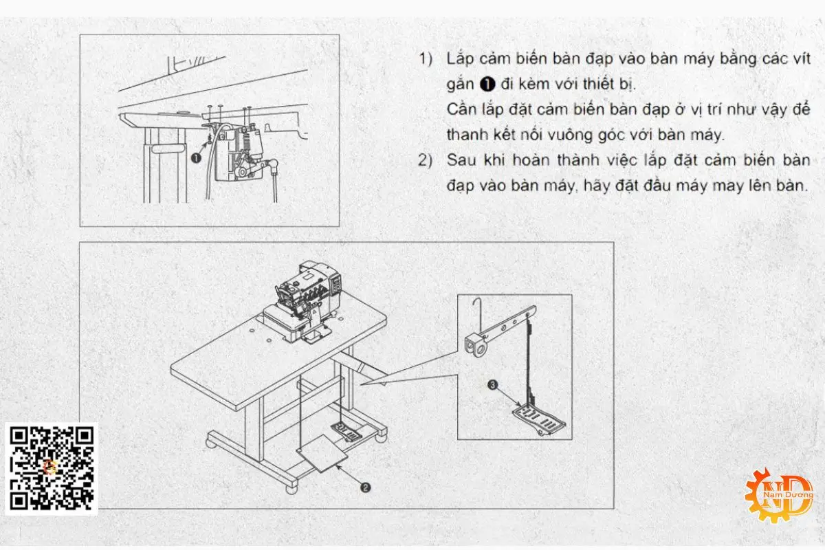 Lắp pedal bàn đạp vào mặt dưới của bàn
