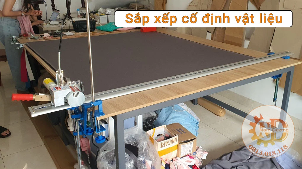 cố định vật liệu thật tốt trước khi đưa máy vào cắt
