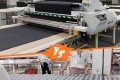 Máy trải vải tự động hay thủ công máy nào phù hợp hơn
