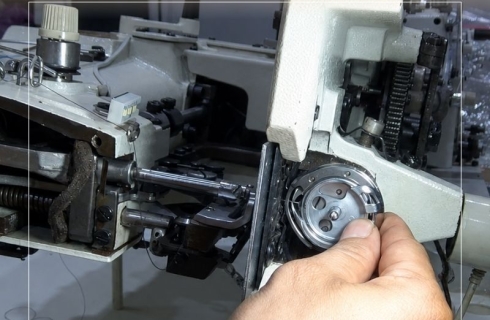Hướng dẫn chỉnh máy thùa khuy khi bỏ mũi và đứt chỉ